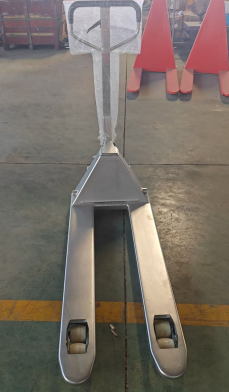 冠航不銹鋼手動(dòng)液壓搬運(yùn)車福州零食加工廠倉庫的高效好幫手